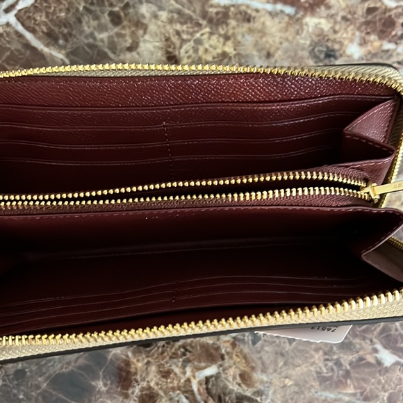 NWT Hard to find color Coach Accordion Zip Wallet with Wristlet strap - Picture 6 of 9
